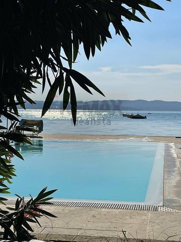 appartamento in vendita a Sirmione in zona Colombare