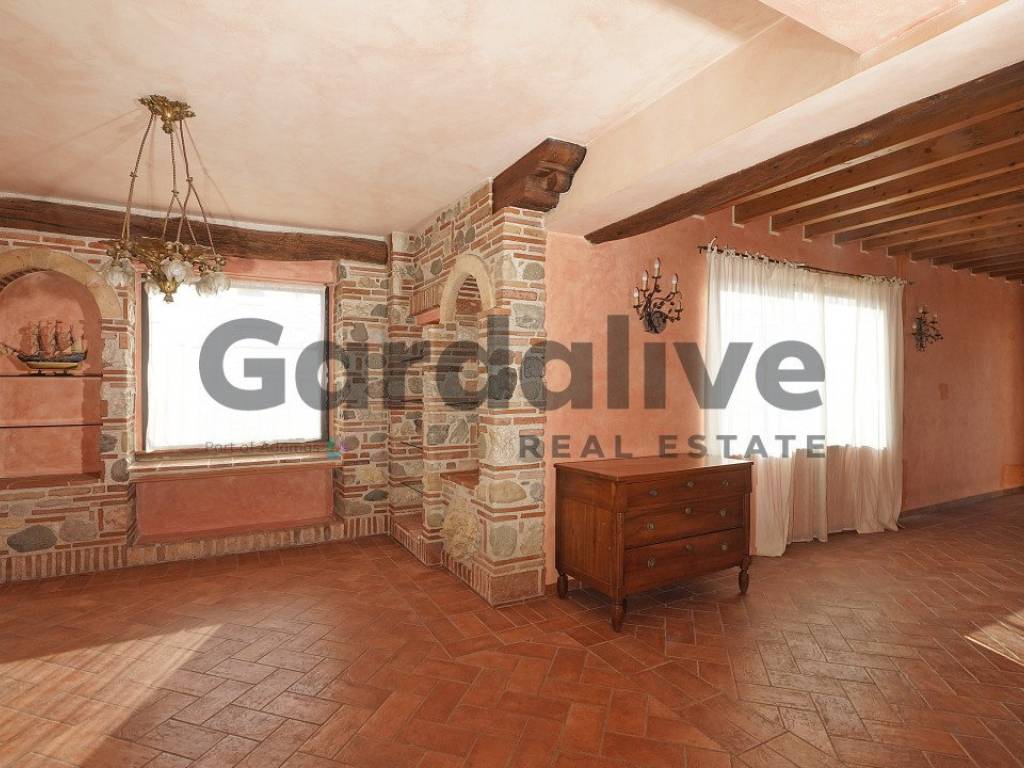 appartamento in vendita a Sirmione in zona Colombare