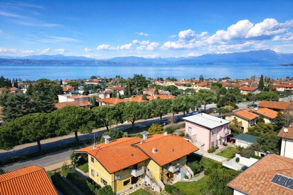 appartamento in vendita a Sirmione in zona Colombare