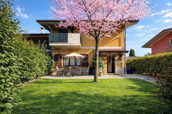 appartamento in vendita a Sirmione in zona Colombare