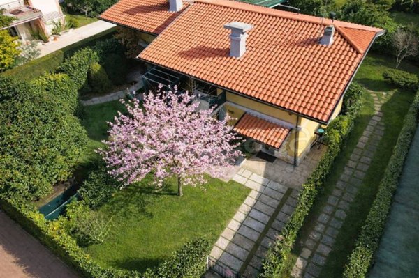appartamento in vendita a Sirmione in zona Colombare