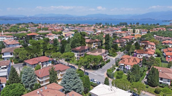 appartamento in vendita a Sirmione in zona Colombare