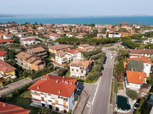 appartamento in vendita a Sirmione in zona Colombare