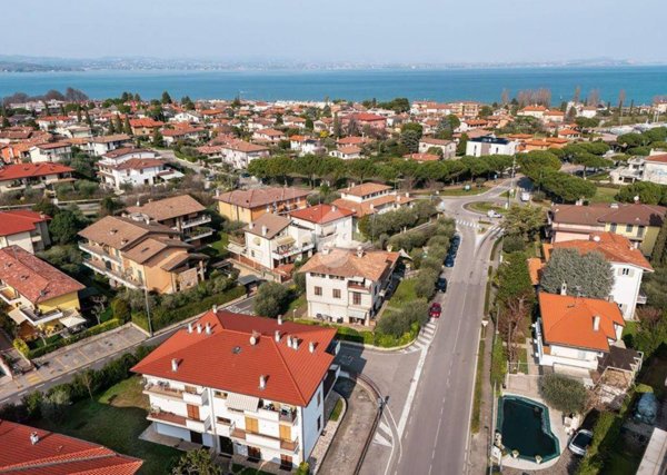 appartamento in vendita a Sirmione in zona Colombare