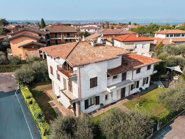 appartamento in vendita a Sirmione in zona Colombare