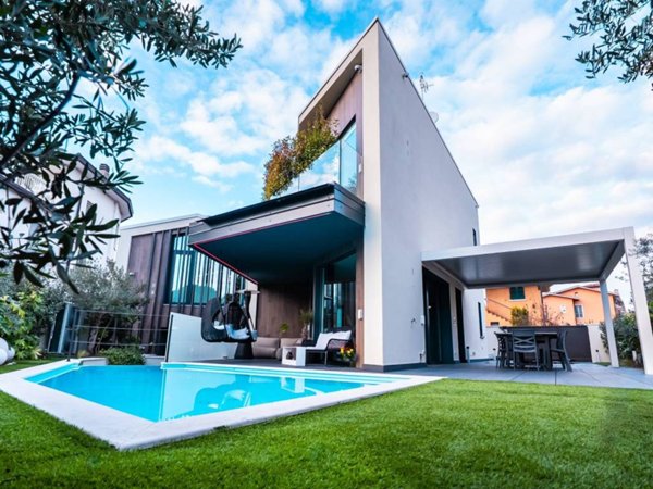 casa indipendente in vendita a Sirmione