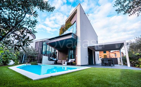 casa indipendente in vendita a Sirmione