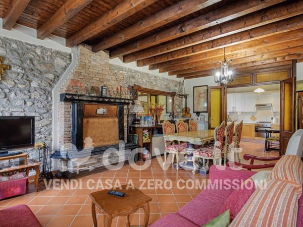 casa indipendente in vendita a Sirmione in zona Colombare