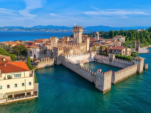appartamento in vendita a Sirmione in zona Colombare