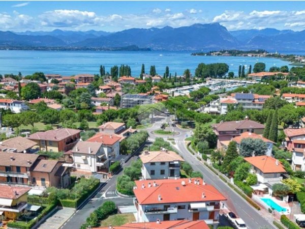 appartamento in vendita a Sirmione in zona Colombare