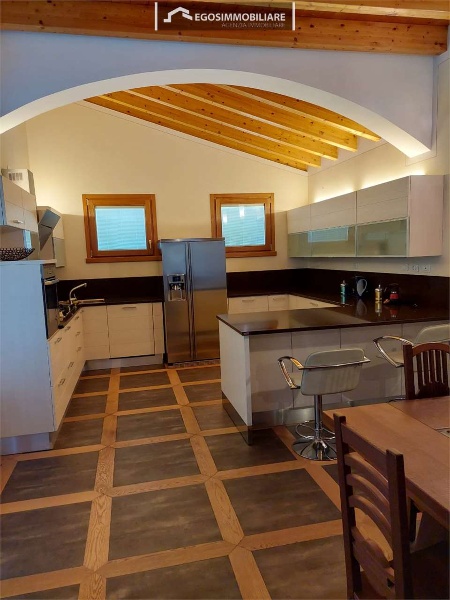 villa in vendita a Sirmione in zona Chiodi