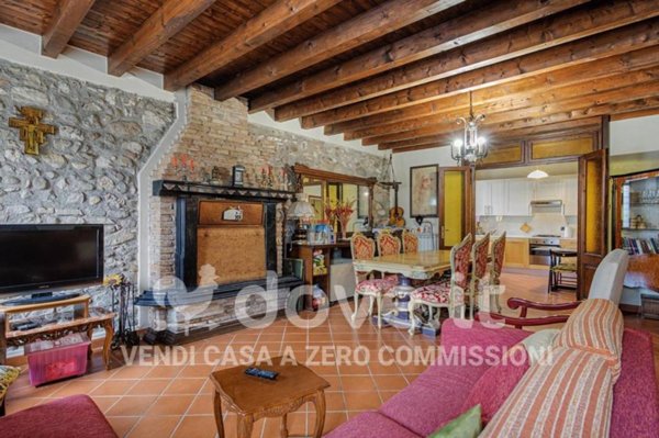 casa indipendente in vendita a Sirmione in zona Colombare