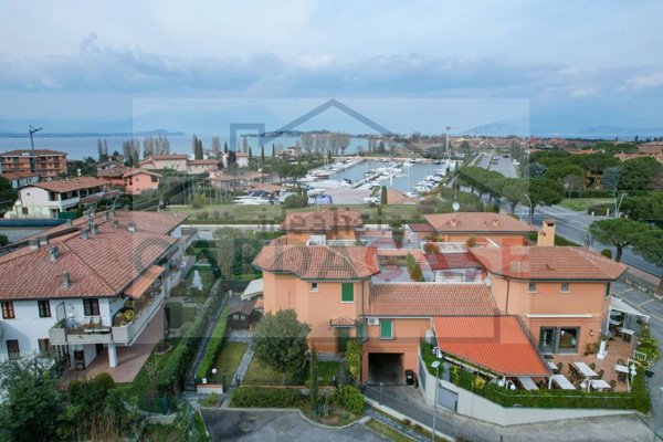 appartamento in vendita a Sirmione in zona Colombare