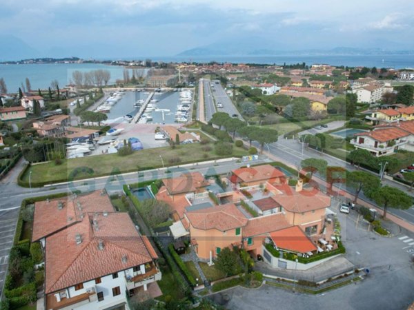 appartamento in vendita a Sirmione in zona Colombare