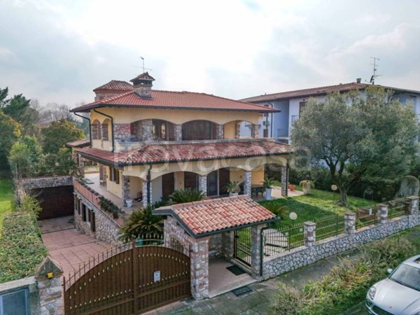 casa indipendente in vendita a Sirmione