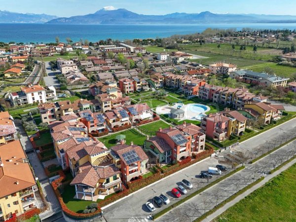 appartamento in vendita a Sirmione in zona Chiodi