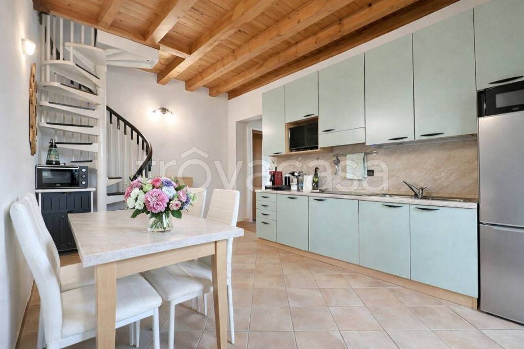 appartamento in vendita a Sirmione in zona Lugana