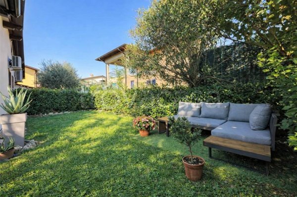 appartamento in vendita a Sirmione in zona Lugana