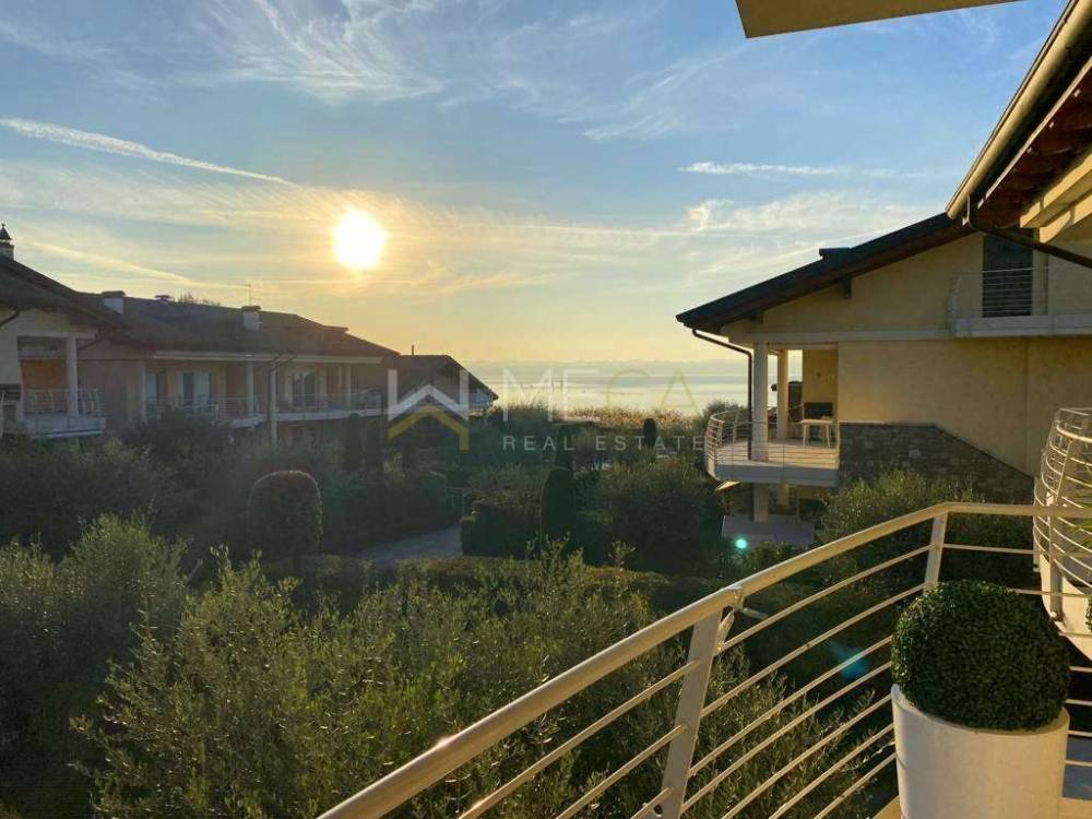 appartamento in vendita a Sirmione in zona Colombare