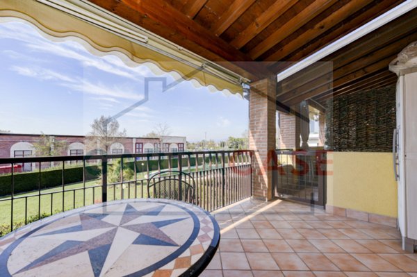 appartamento in vendita a Sirmione in zona Lugana