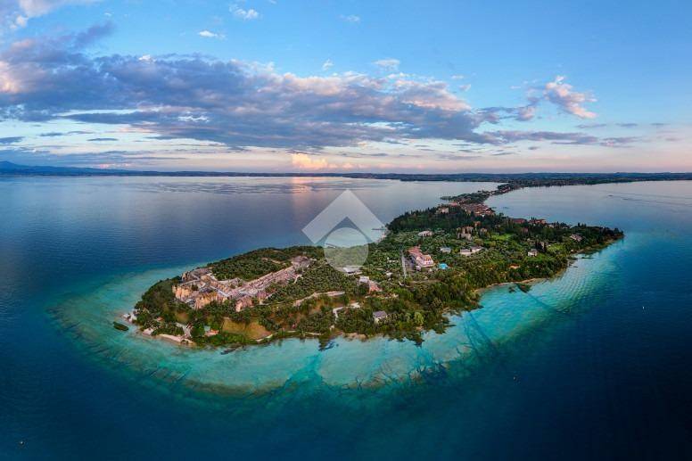 appartamento in vendita a Sirmione in zona Colombare