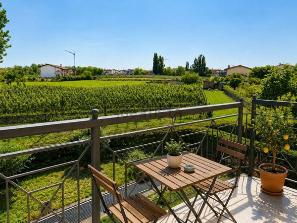 appartamento in vendita a Sirmione in zona Lugana