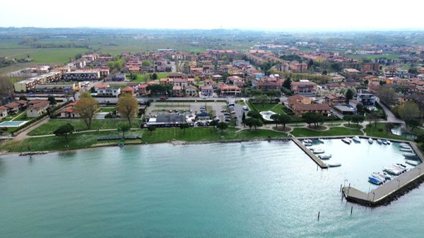 appartamento in vendita a Sirmione in zona Lugana