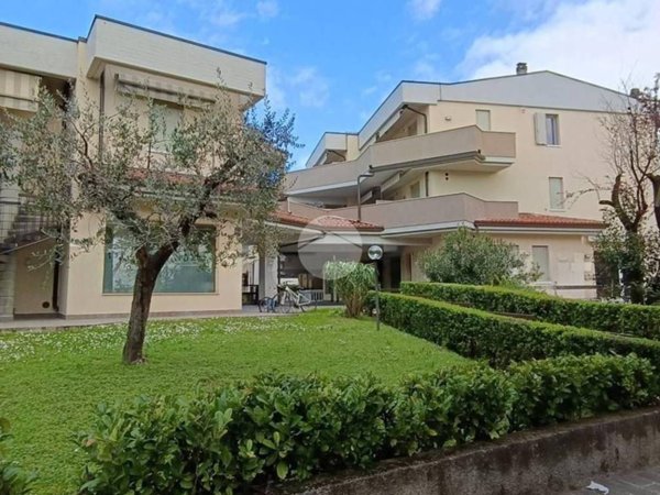 appartamento in vendita a Sirmione in zona Colombare