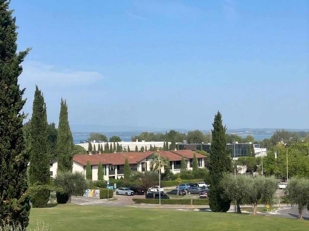 appartamento in vendita a Sirmione in zona Colombare
