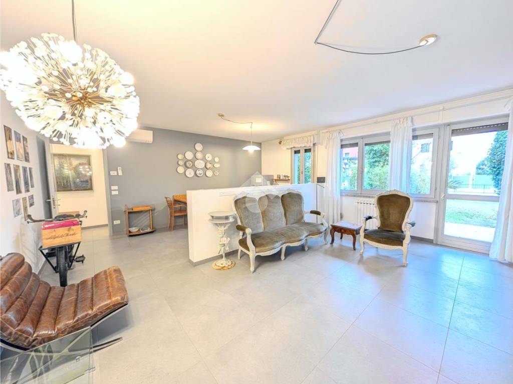 appartamento in vendita a Sirmione in zona Lugana