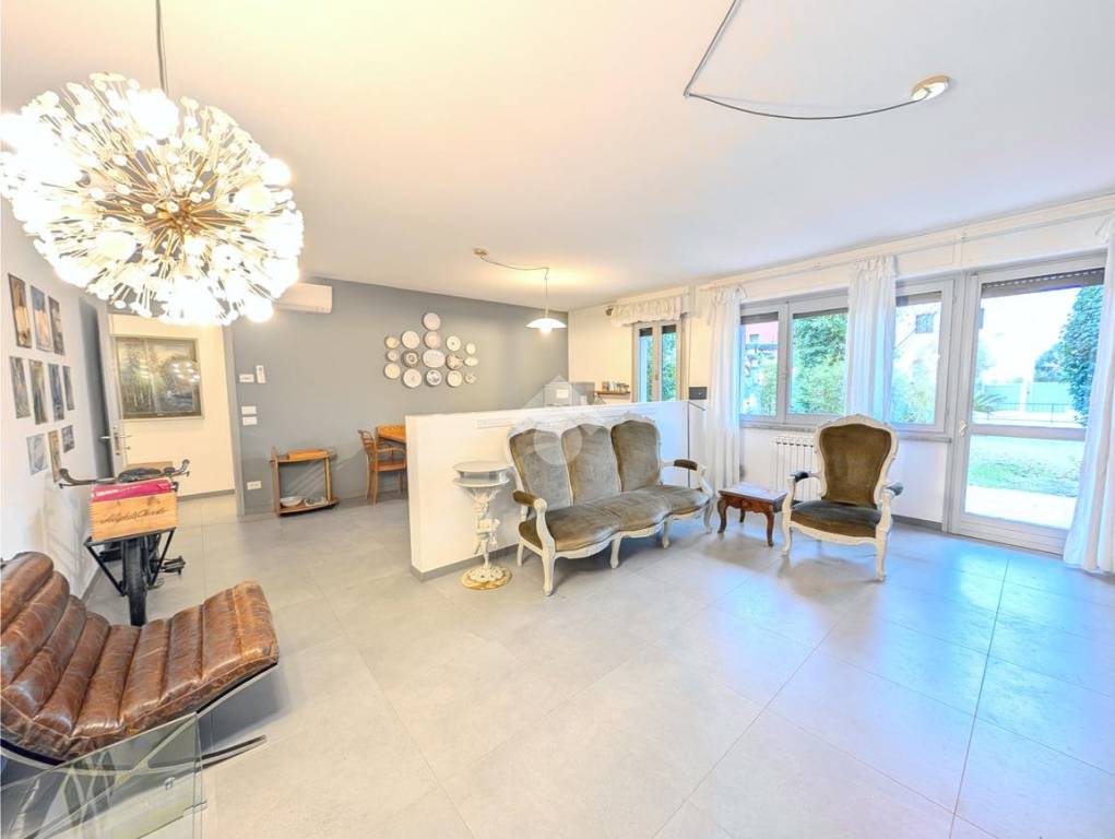 appartamento in vendita a Sirmione in zona Lugana