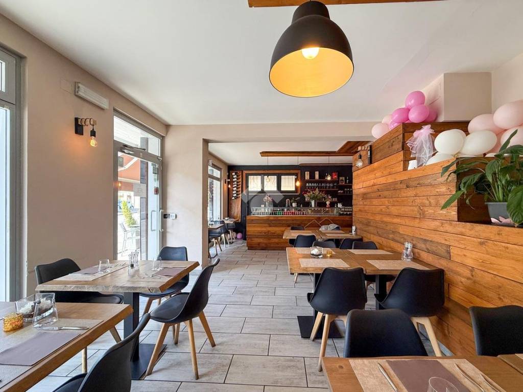 negozio in vendita a Sirmione in zona Colombare