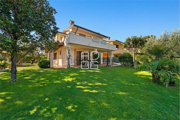 casa indipendente in vendita a Sirmione
