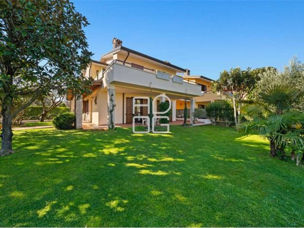 casa indipendente in vendita a Sirmione