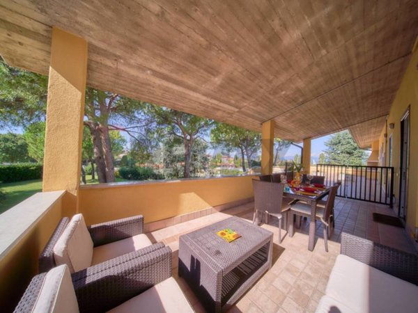 appartamento in vendita a Sirmione in zona Colombare