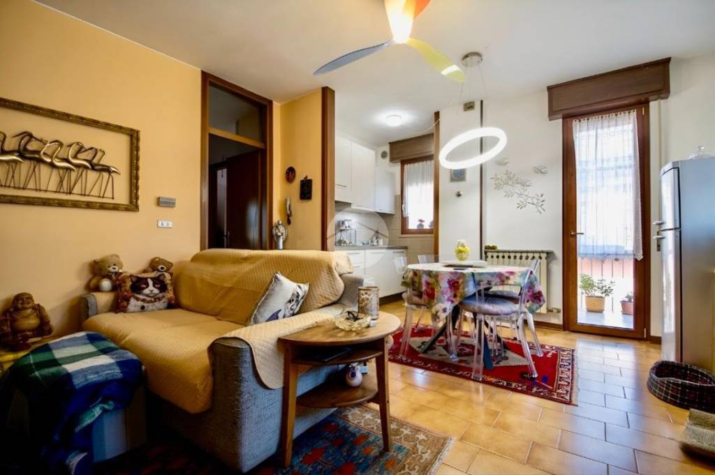 appartamento in vendita a Sirmione in zona Colombare