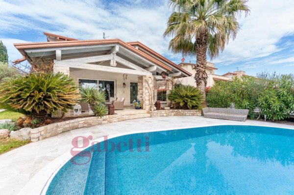 casa indipendente in vendita a Sirmione