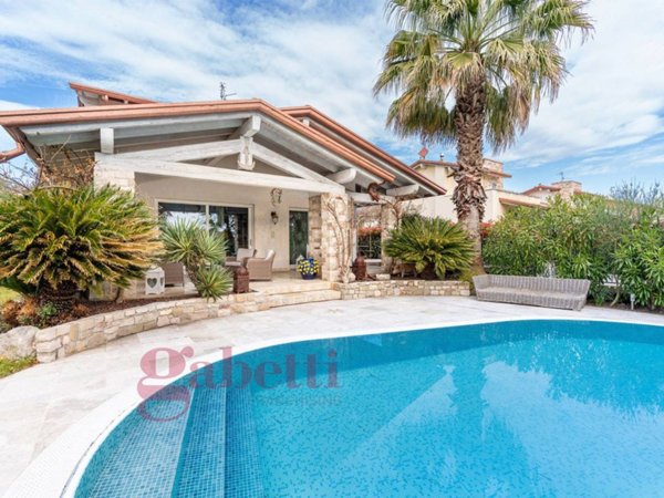 casa indipendente in vendita a Sirmione