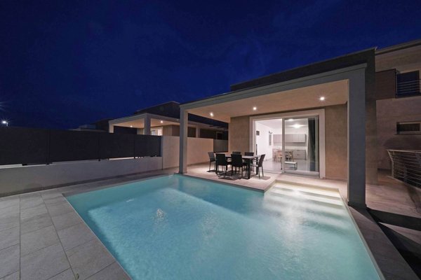 casa indipendente in vendita a Sirmione