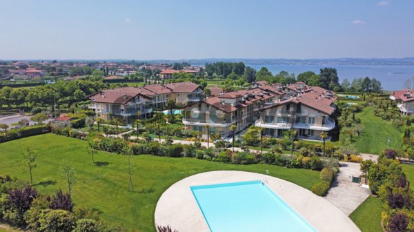 appartamento in vendita a Sirmione in zona Colombare