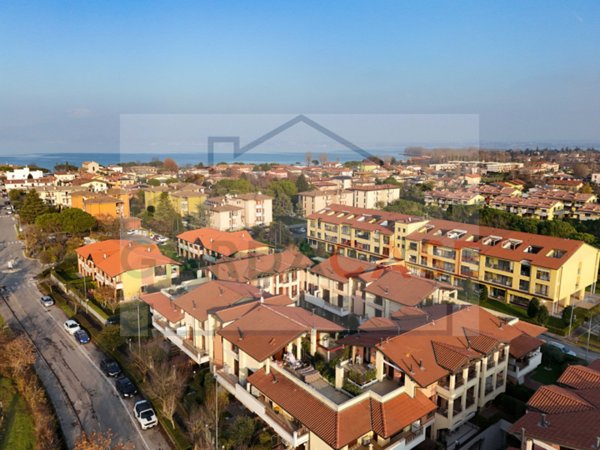 appartamento in vendita a Sirmione in zona Lugana