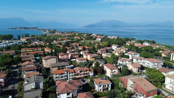 appartamento in vendita a Sirmione in zona Colombare