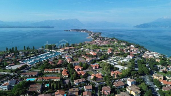 appartamento in vendita a Sirmione in zona Colombare