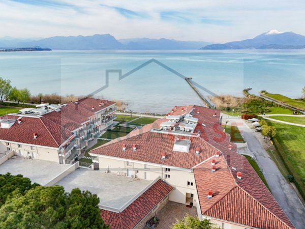 appartamento in vendita a Sirmione in zona Lugana