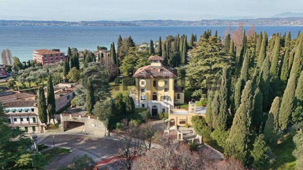 casa indipendente in vendita a Sirmione