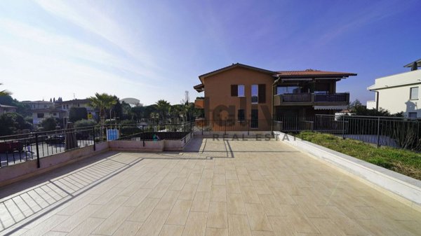 appartamento in vendita a Sirmione in zona Colombare