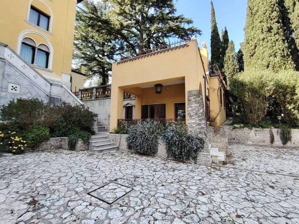 casa indipendente in vendita a Sirmione