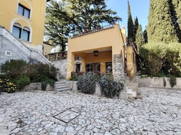 casa indipendente in vendita a Sirmione