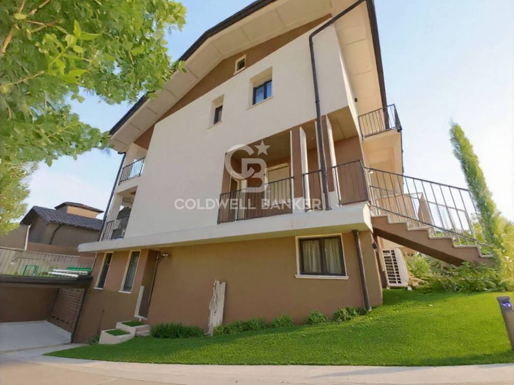 casa indipendente in vendita a Sirmione in zona Colombare
