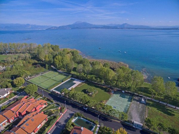 appartamento in vendita a Sirmione in zona Taffella
